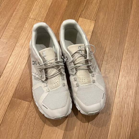On Cloud 5 Tennis Shoes - Picture 1 of 4